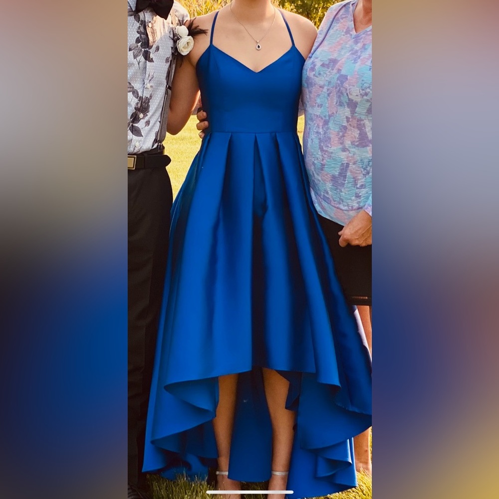 Beautiful Royal Blue, A-Line Prom/Homecoming dress size 6 with pockets!